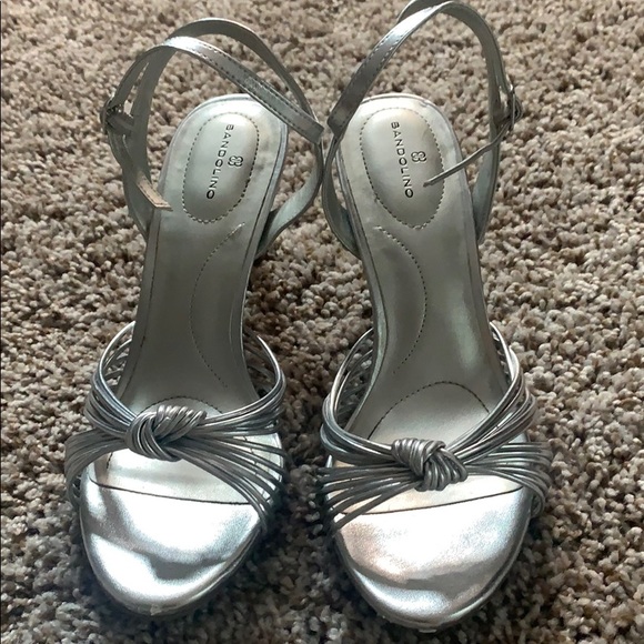 🎉HP 2X🎉SIZE 7.5 Bandolino Jionzo Silver Strap Heels - Picture 4 of 5